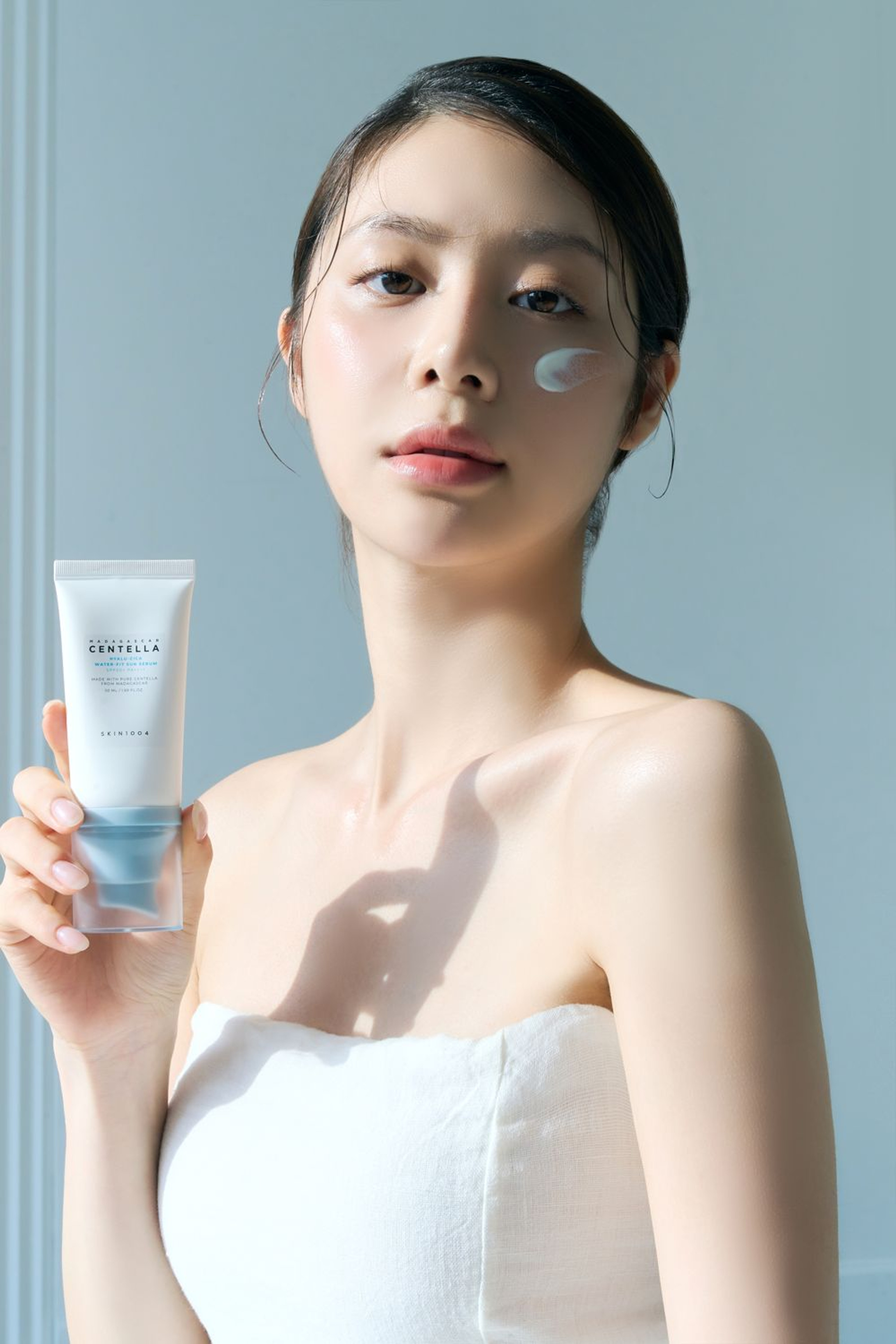 [SKIN1004] Madagascar Centella Hyalu-Cica Water-Fit Sun Serum