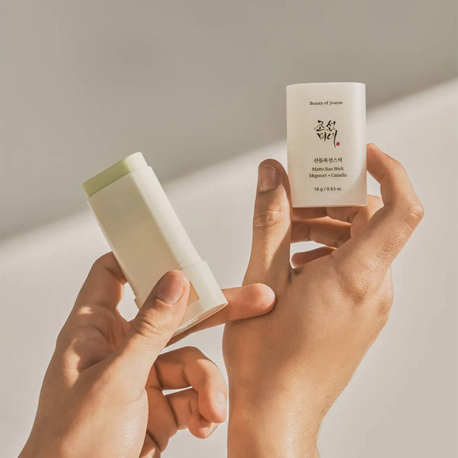 [Beauty of Joseon] Matte Sun Stick : Mugwort + Camelia 18g SPF50+ PA++++